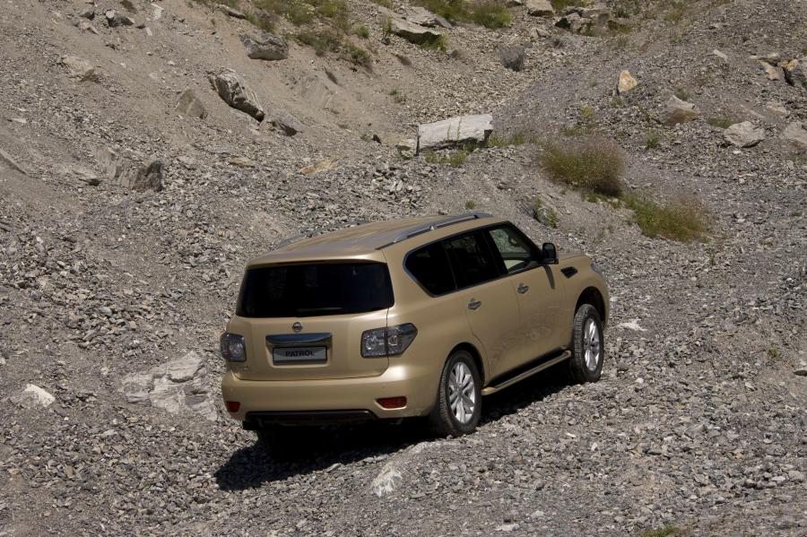  Nissan Patrol 2010 года  (фото 37 из 118)